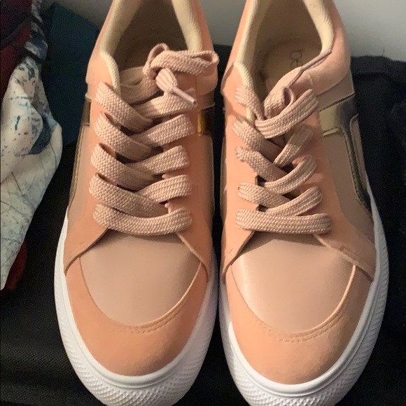 Sneakers - Picture 2 of 4